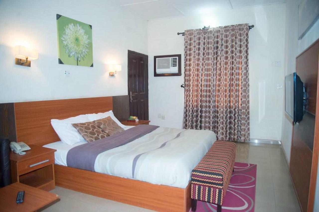 Dannic Hotels Enugu Eksteriør bilde